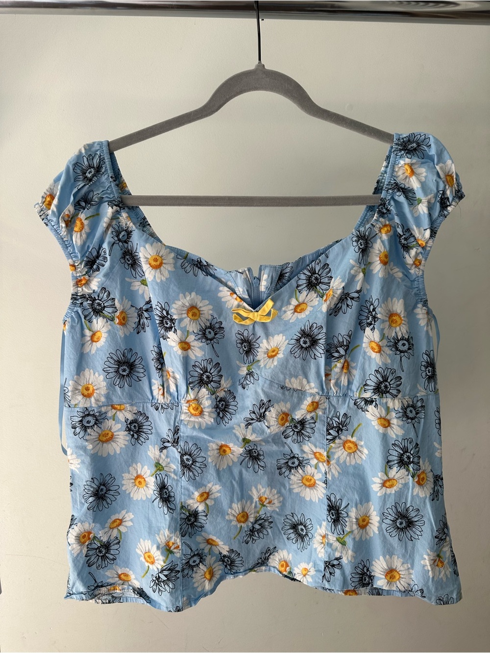 Hell Bunny Light Blue Daisy Print Puff Sleeve Top - Picture 1 of 2
